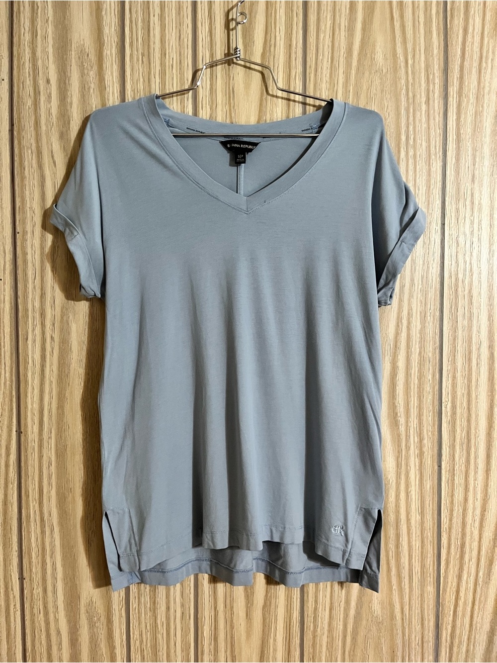 Banana Republic Soft Modal Blend V-Neck T-Shirt Cuffed Sleeve – Size S / P